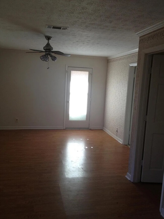 Building Photo - Room in House on Pleasant Hill Rd