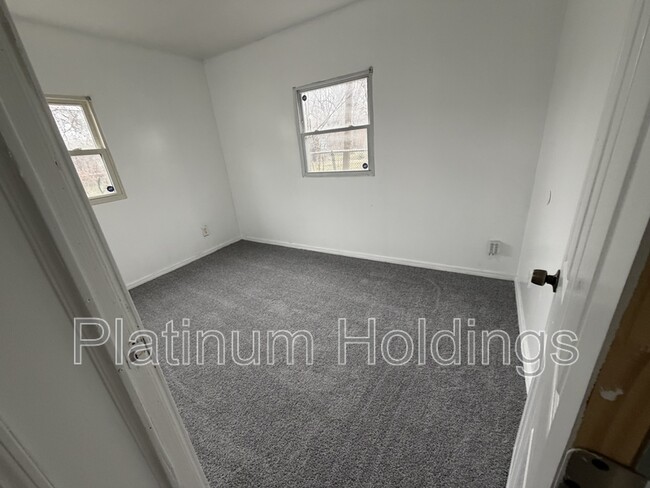 Building Photo - 4264 E 164th St