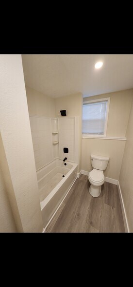 Building Photo - 136 W F St