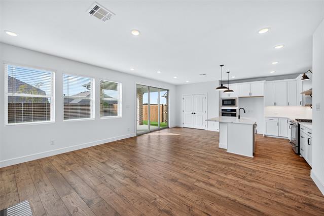 Building Photo - 910 Sunflower Trl