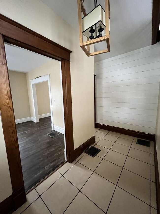 Building Photo - Charming, updated 3-bedroom, 2-bath home in the heart of Allegan