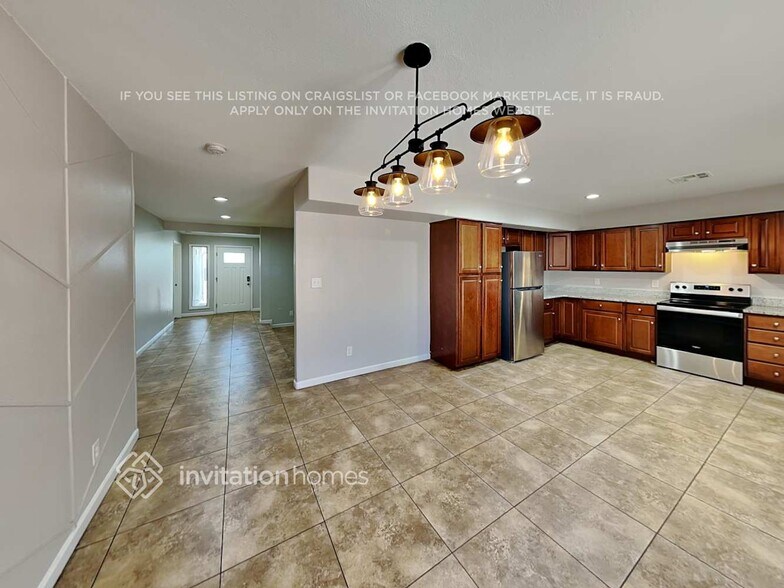 Building Photo - 11027 N 46th Ave