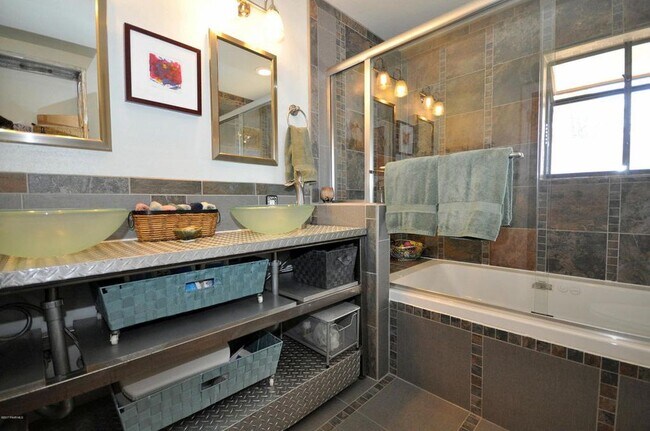 Building Photo - 2057 Heavenly Pl