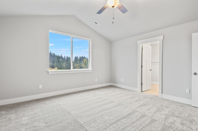 Building Photo - 748 Pinebreak