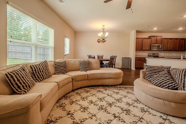 Building Photo - Move-In Ready 3BR Home | $2,100 with Lawncare or $2,000 Tenant Maintained