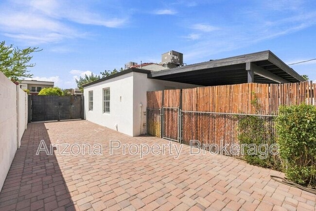Building Photo - 1128 E Almeria Rd