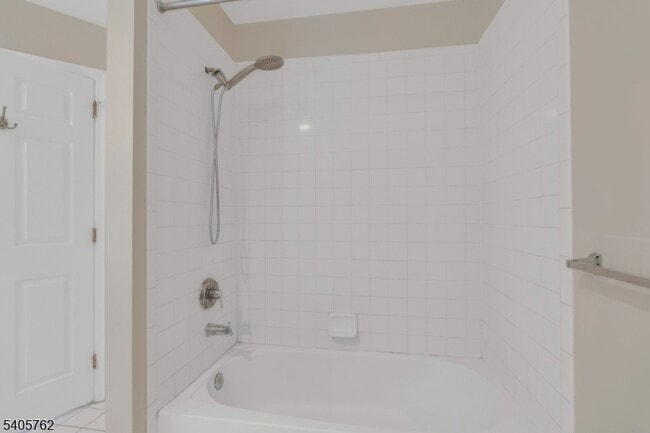 Building Photo - 107 Gladstone Dr