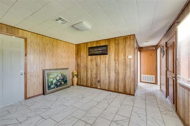 Building Photo - 745 SE 42nd St