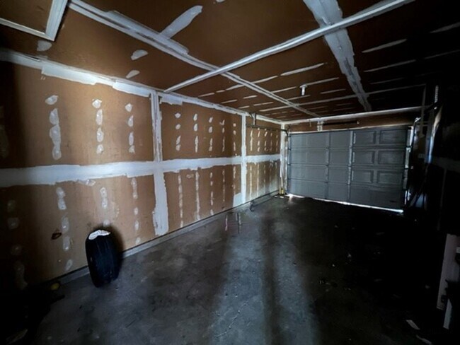 Building Photo - 8928-8928 Greenmound Ave