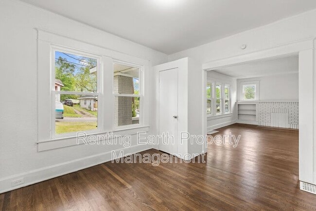 Building Photo - 1724 30th St SW