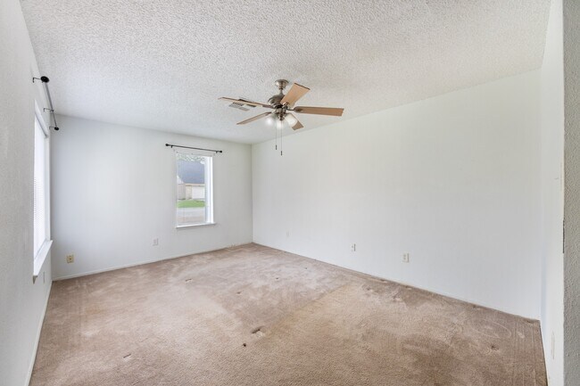 Building Photo - 16830 Spruce Run Dr