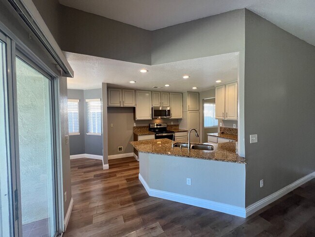 Building Photo - 4-bedroom single story home in Turlock!