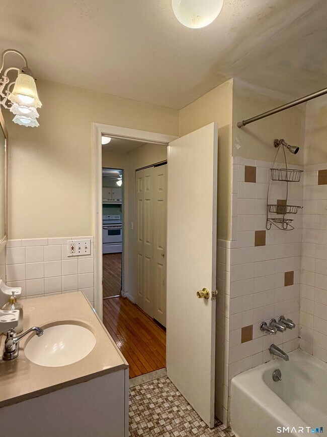 Building Photo - 44 Webb St