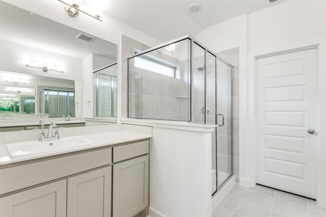 Building Photo - 4923 Bellhurst Dr