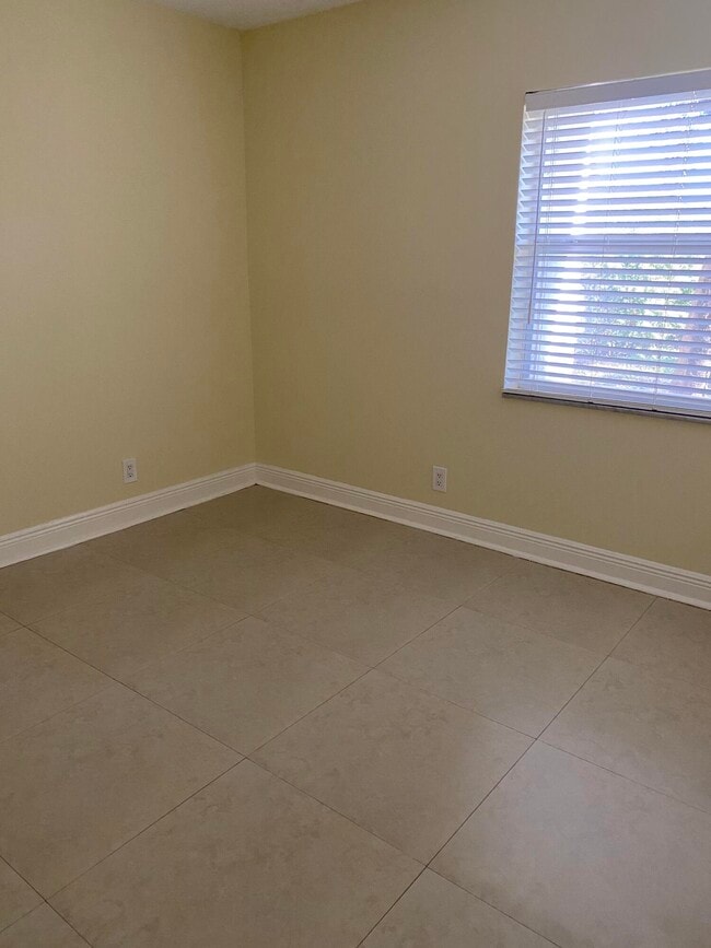 Building Photo - 644 NW 13th St