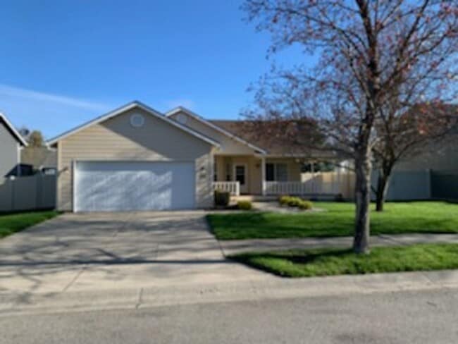 Building Photo - Beautiful home in Coeur D Alene place