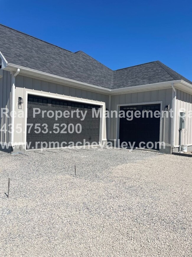 Building Photo - Gorgeous 3 br 2 bath home in Hyde Park! Ha...