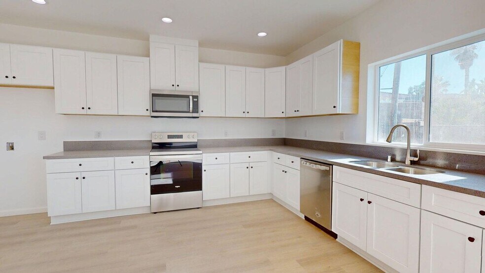 Building Photo - 9850 Mesquite Ave