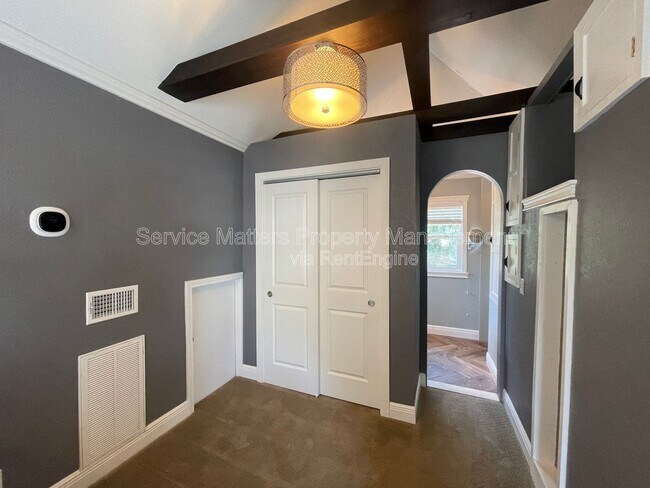 Building Photo - 2318 N 17th Ave