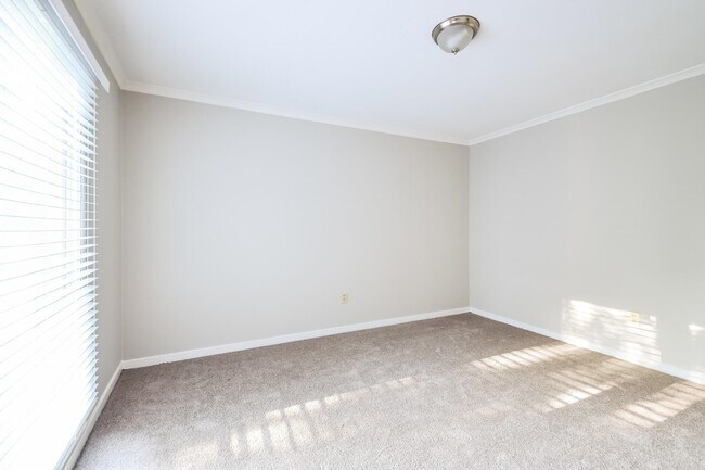 Building Photo - 5825 Lynnfield Cove
