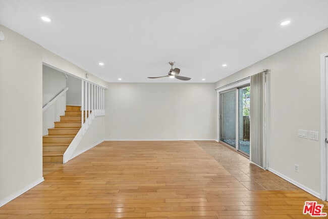 Building Photo - 394 Miraleste Dr