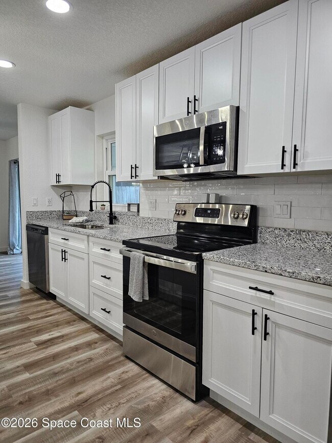 Building Photo - 872 Sadnet Cir NE