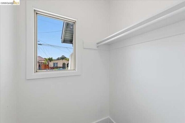Building Photo - 3350 Brookdale Ave