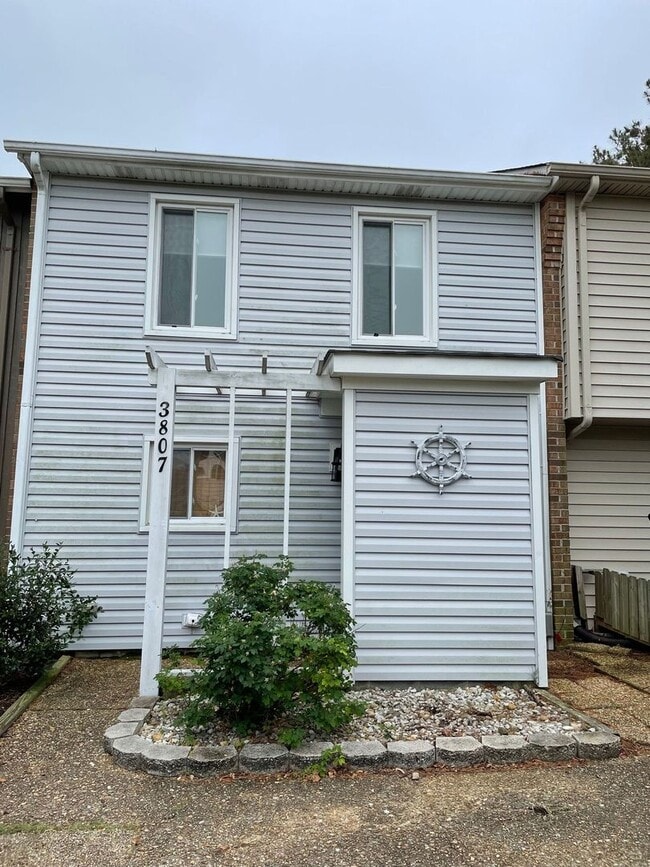 Building Photo - Beach Happy! Spacious Townhome "ASK ABOUT ...