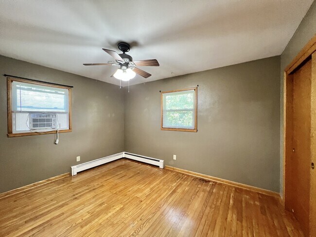 Building Photo - 290 Orchard Dr