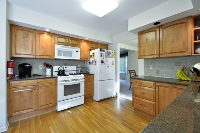 Building Photo - 228 Clarken Dr
