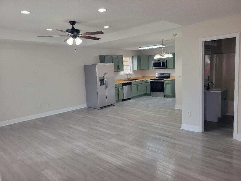 Building Photo - 3572 Confederate Dr