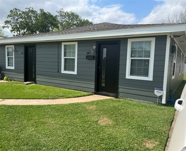 Building Photo - 1107 E 40th 1/2 St