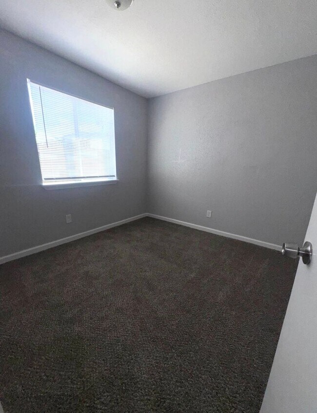 Building Photo - 11217 Pender Ln