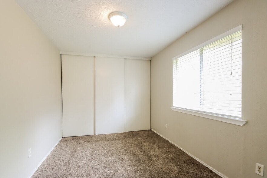 Building Photo - 8215 Eastern Bluebird Dr