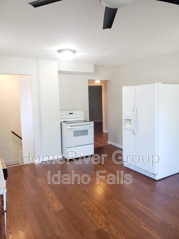 Building Photo - 670 L St