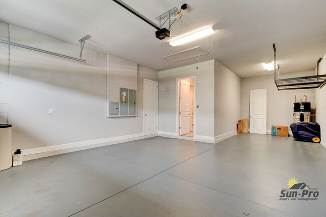 Building Photo - 6263 W Fallsgrove Ln