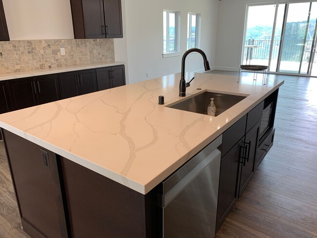 Building Photo - Breathtaking Paradise Retreat: Modern Home with Stunning Canyon Views and Next to Billie Park!