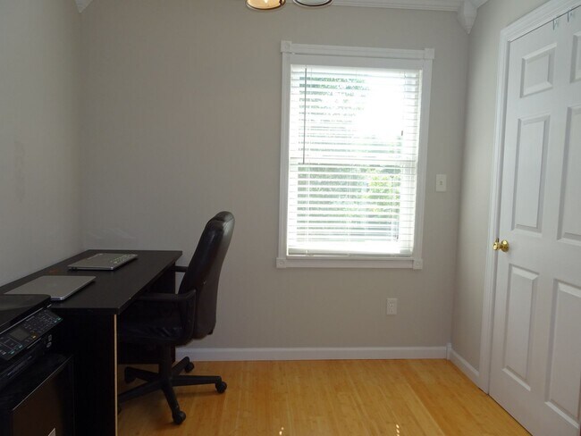 Building Photo - 3 Bedroom 2.5 Bath Single Family Home for Rent in Penniman East