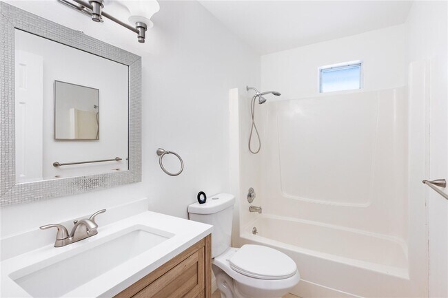 Building Photo - 10693 N Military Trl