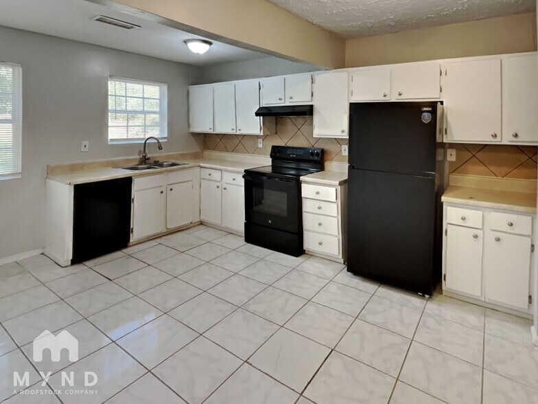 Building Photo - 450 Fairburn Rd NW