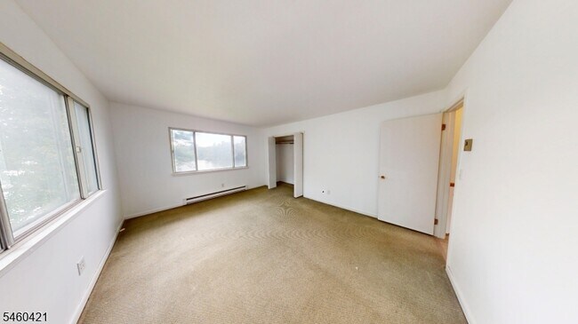 Building Photo - 202 Lake Shore N