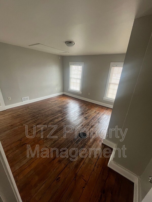 Building Photo - 29 John St