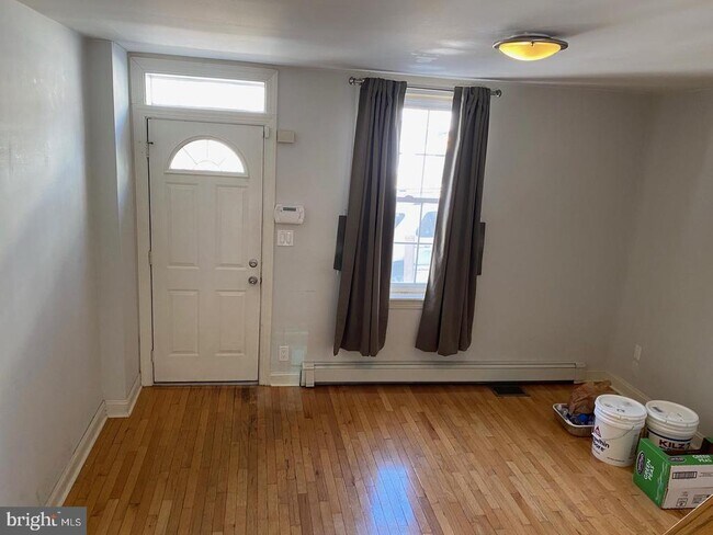Building Photo - 111 Hermit St