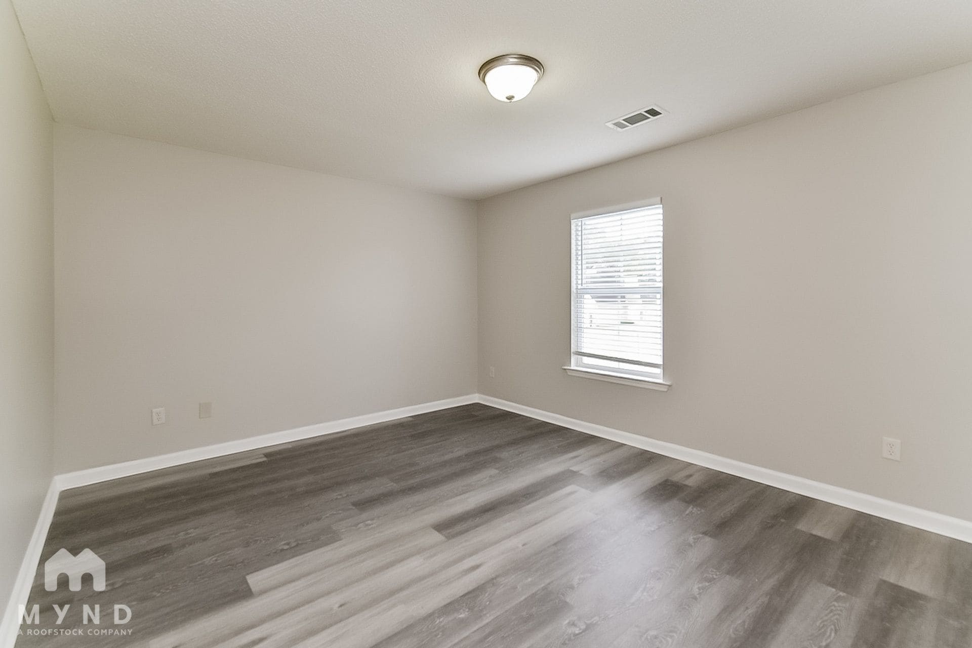 Building Photo - 4050 Sidlehill Dr