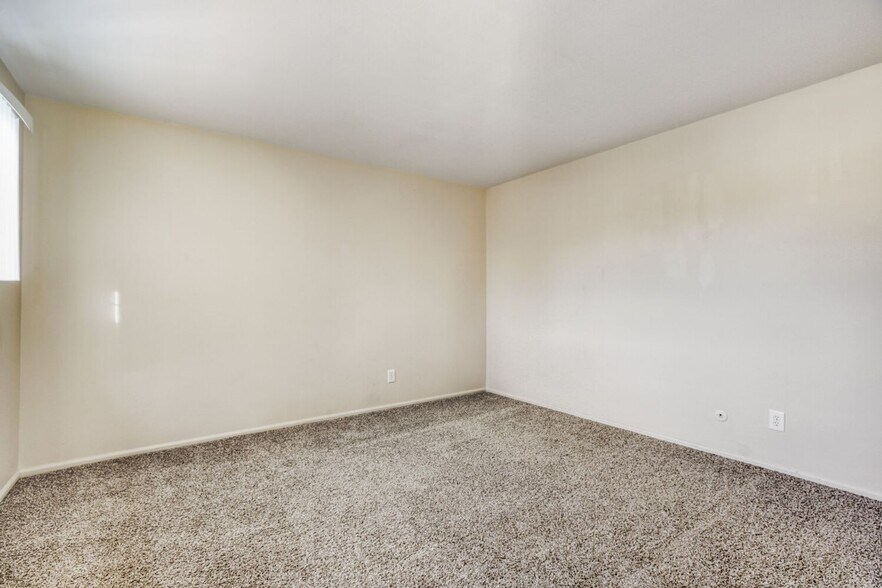 Building Photo - 8466 Everett Way