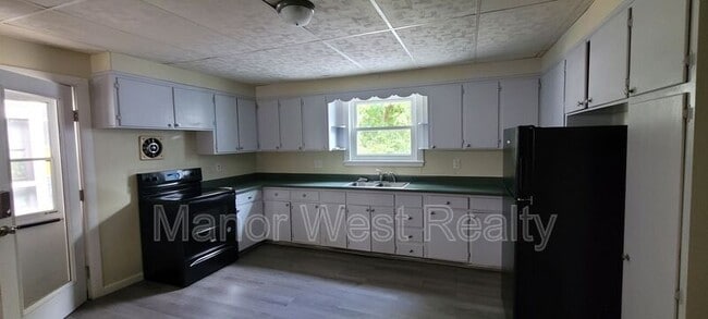 Primary Photo - 37 E Pottsville St