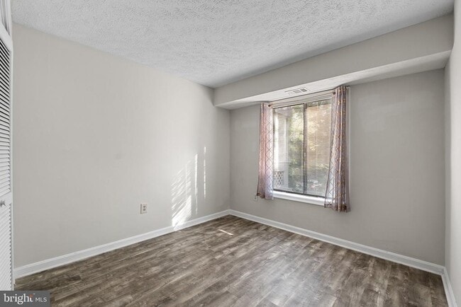 Building Photo - 33 Windbrooke Cir