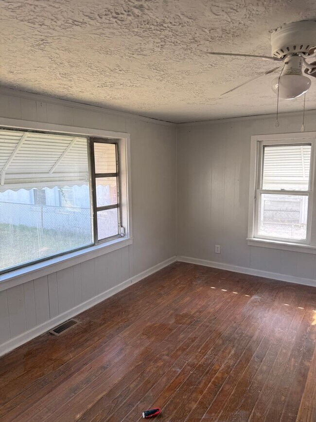 Building Photo - 1307 Fisher St