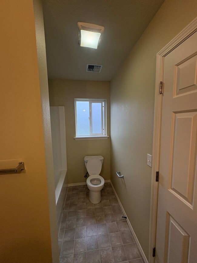 Building Photo - 3 Bedroom Duplex on Bailey Hill Rd