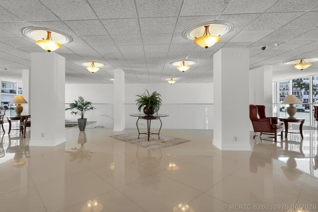 Building Photo - 2715 N Ocean Blvd